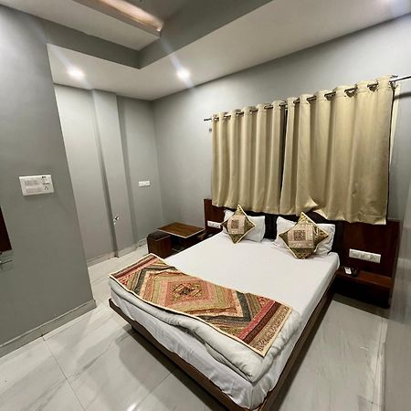 Hotel Shankar 우자인 외부 사진