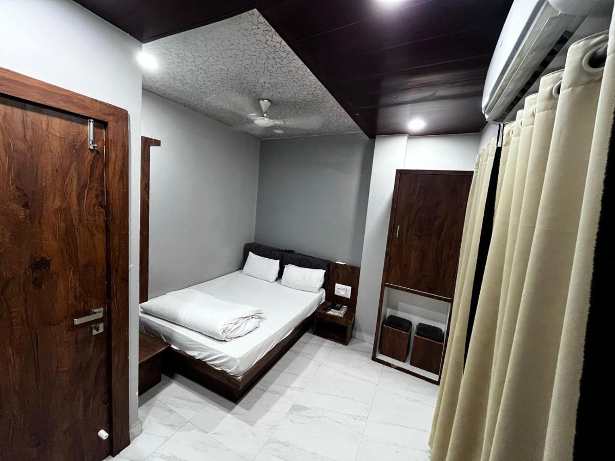 Hotel Shankar 우자인 외부 사진