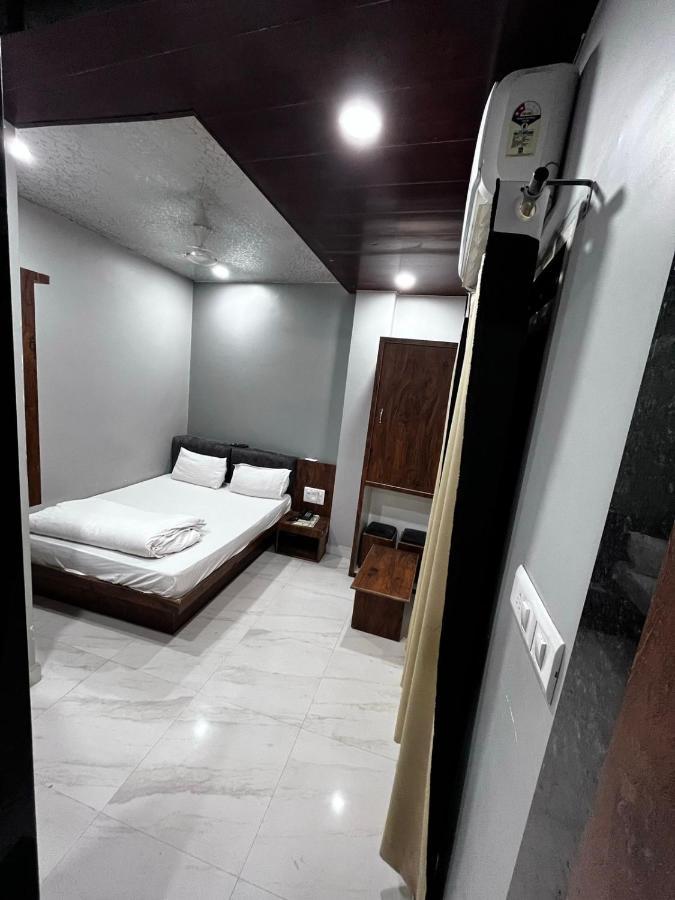 Hotel Shankar 우자인 외부 사진