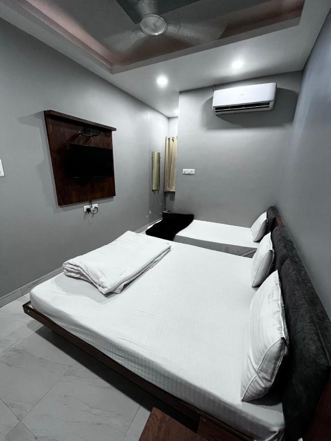 Hotel Shankar 우자인 외부 사진