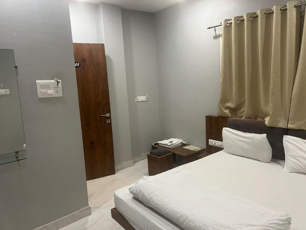 Hotel Shankar 우자인 외부 사진