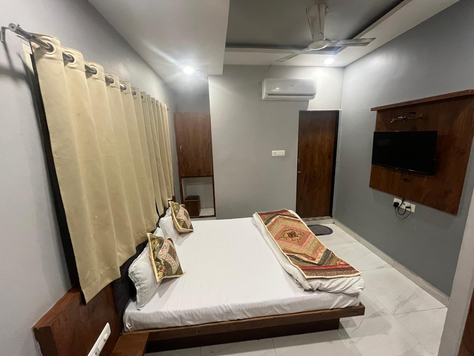 Hotel Shankar 우자인 외부 사진