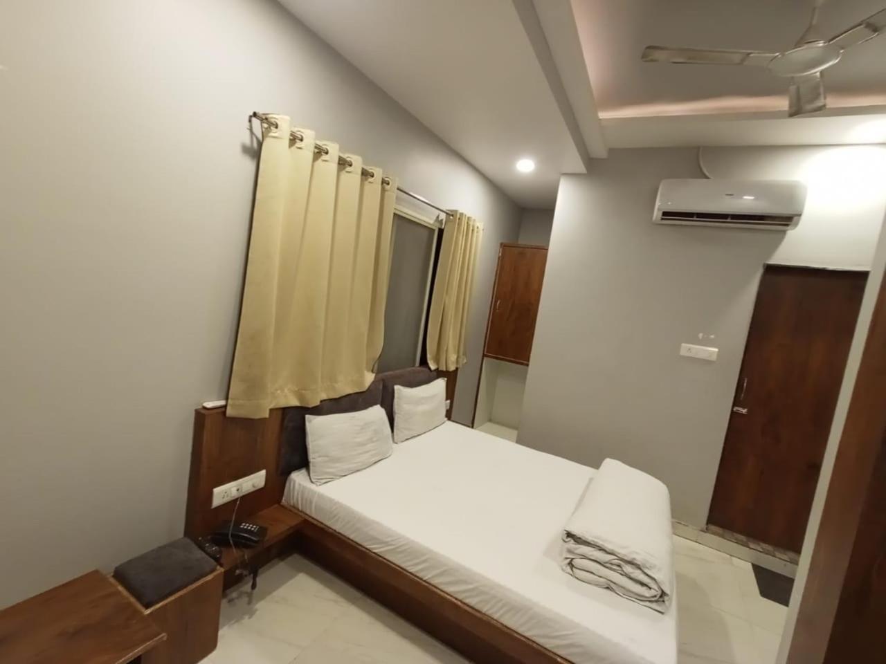 Hotel Shankar 우자인 외부 사진